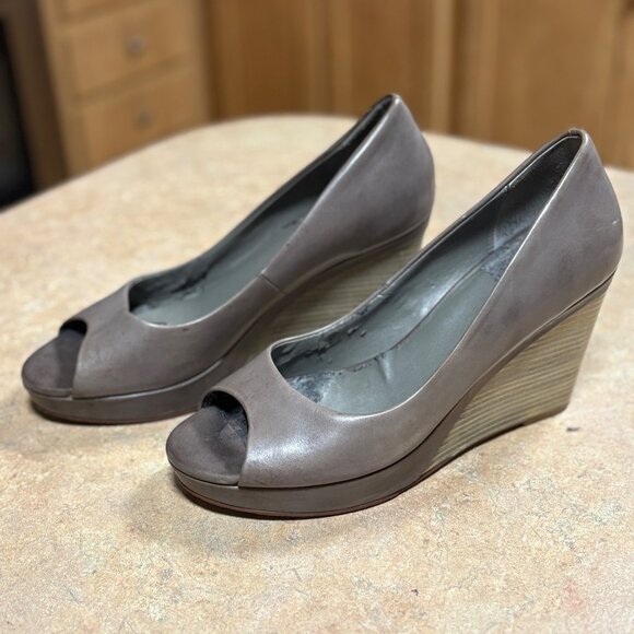 Cole Haan Sadie Open Toe Wedge Heels Size 9.5 Taupe Leather Classic - Picture 11 of 13